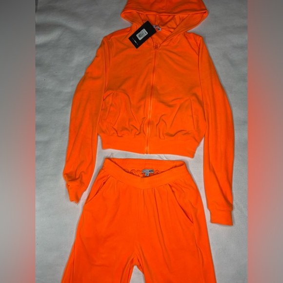 Fashion Nova “Make it Fashion Velour Jogger Set” in Orange XS - Picture 2 of 5